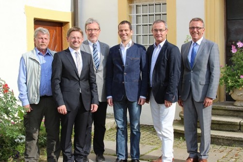 Ein Informationsgespräch mit Amtsgerichtsdirektor Thomas Weiß (Dritter von links) suchten kürzlich MdL Tobias Reiß (Zweiter von links) und MdB Albert Rupprecht (Dritter von rechts). Mit dabei auch (von links) Geschäftsleiter Helmut Meier, Kemnaths Bürgermeister Werner Nickl und Tirschenreuths Bürgermeister Franz Stahl