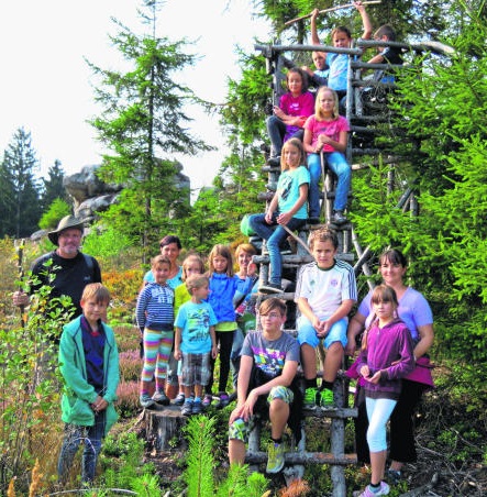 Die jagdliche Wanderung unter fachlicher Leitung von Martin Hager führte die Teilnehmer über Stock und Stein durch das Revier Rothenbürg