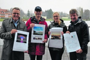 Bürgermeister Franz Stahl, der 2. Vorsitzende des Fördervereins Fischhofpark, Franz Häring, Initiatorin und JU-Geschäftsführerin Monika Arbter-Hubrich sowie der Vorsitzende des Fördervereins Fischhofpark, Vinzenz Rahn, präsentierten den neuen Kalender "Tu was für Deine Heimat".