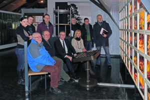 Die Verantwortlichen der Stadt, des Oberpfalzvereins, die Museumsmitarbeiter und Stephanie Wenisch (links) vom Landratsamt informierten über die geplante Neugestaltung des Fischereimuseums im MQ. Der Gegenwart angepasst wird dabei auch die Wand mit den "sprechenden Fischen".