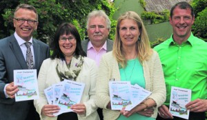 Vom 31. Juli bis 12. September bietet die Stadt wieder ein attraktives Ferienprogramm an. Franz Stahl, Petra Römer, Peter Gold, Susanne Stich und Huberth Rosner stellen es ausführlich vor