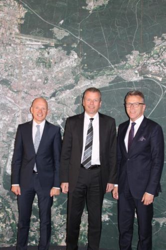 Auf dem Bild von links: Bernd Büsching, Oberbürgermeister Ulrich Maly und Bürgermeister Franz Stahl.